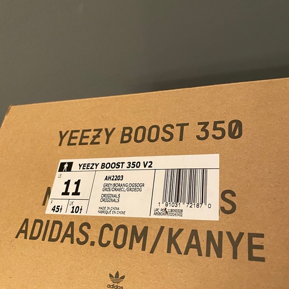 AUTHENTIC YEEZY BOOST 350 BELUGA 2.0 - Picture 6 of 7